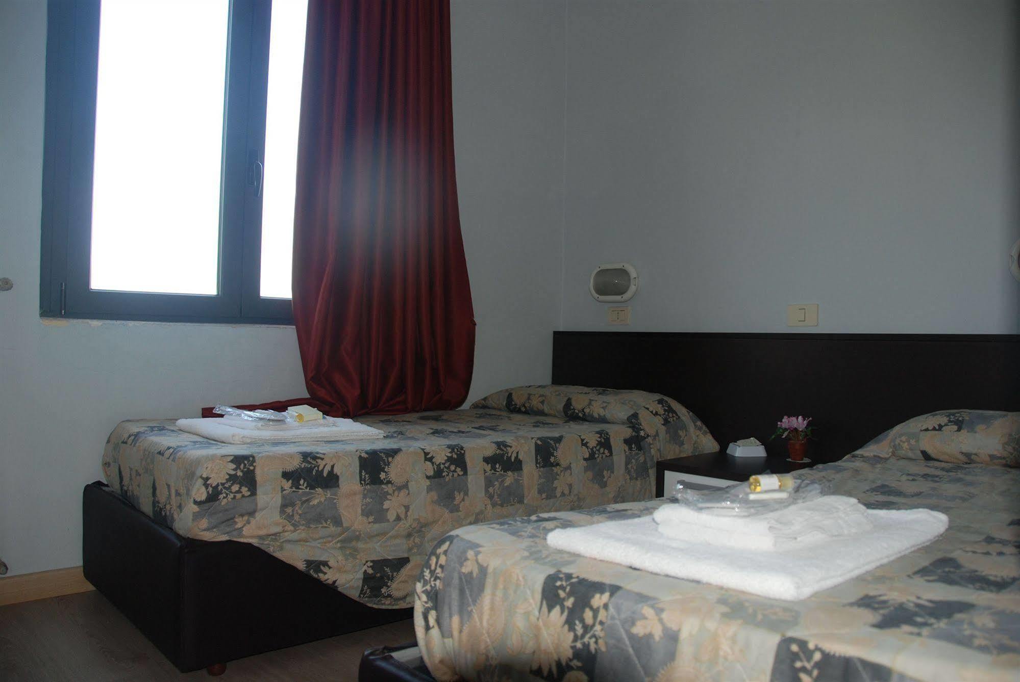 Hotel Olivi Salò Kültér fotó