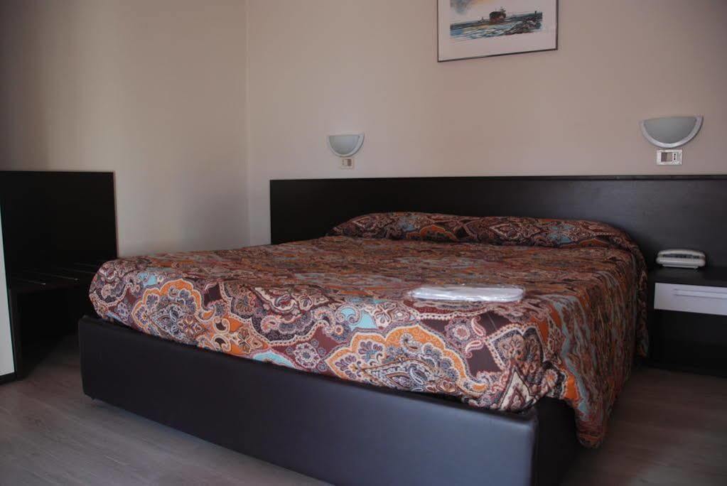 Hotel Olivi Salò Kültér fotó
