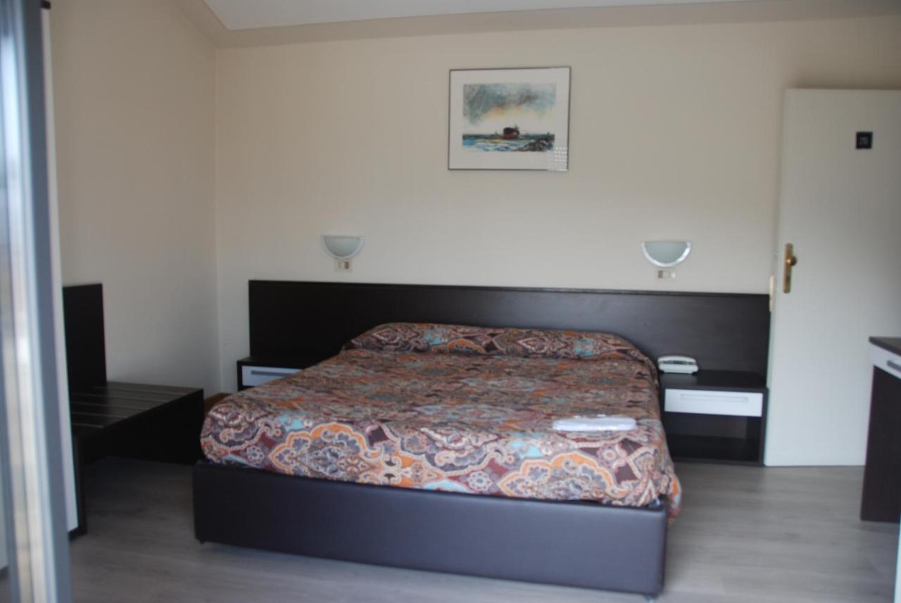 Hotel Olivi Salò Kültér fotó