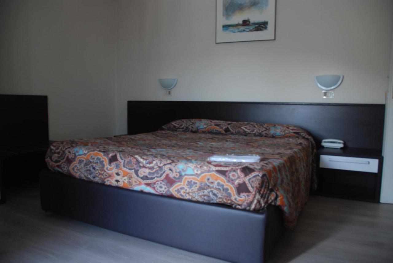 Hotel Olivi Salò Kültér fotó